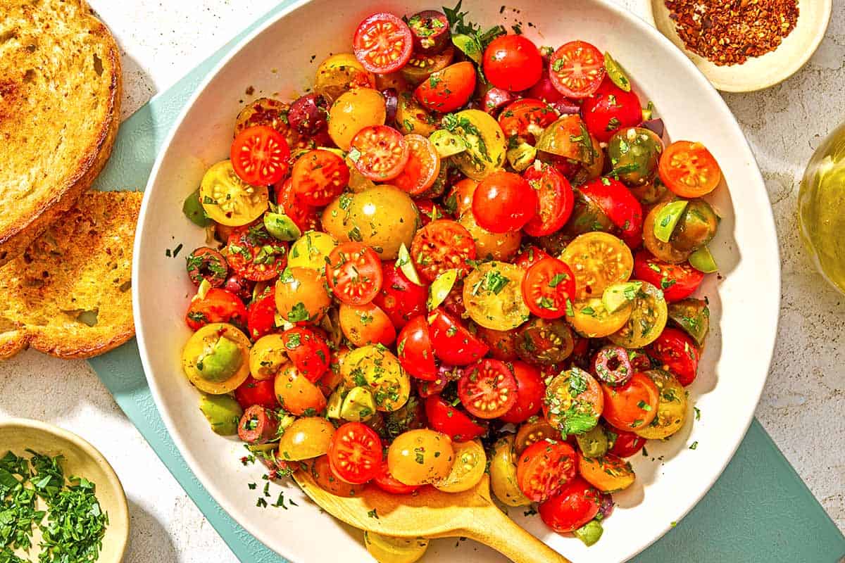 Mediterranean Cherry Tomato Salad: Fresh & Flavorful Pairing